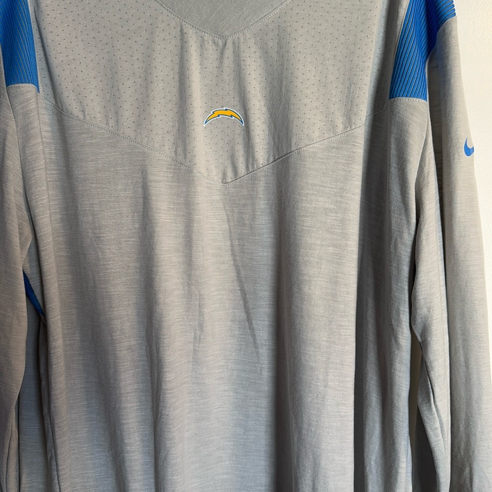 2xl LA Chargers long sleeve shirt nfl